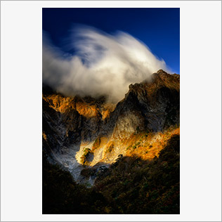 佳作　　福田悟さんの作品　「沸き立つ雲と岩と：一の倉沢」