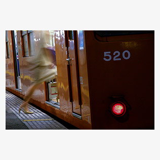 佳作　　hirorin_goさんの作品　「電車に乗る。家に帰る。」